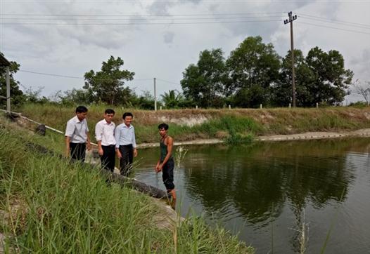 Ban Điều hành Quỹ Hỗ trợ nông dân tỉnh kiểm tra việc sử dụng vốn vay Quỹ tại xã Hải Xuân